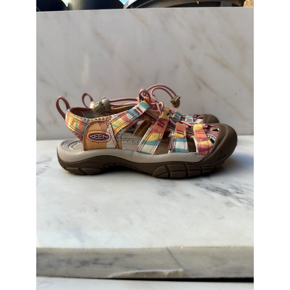 $130 NEW KEEN Women's Newport H2 Closed Toe Water Sandal, Brick Dust/Multi, 5.5 - Picture 2 of 7